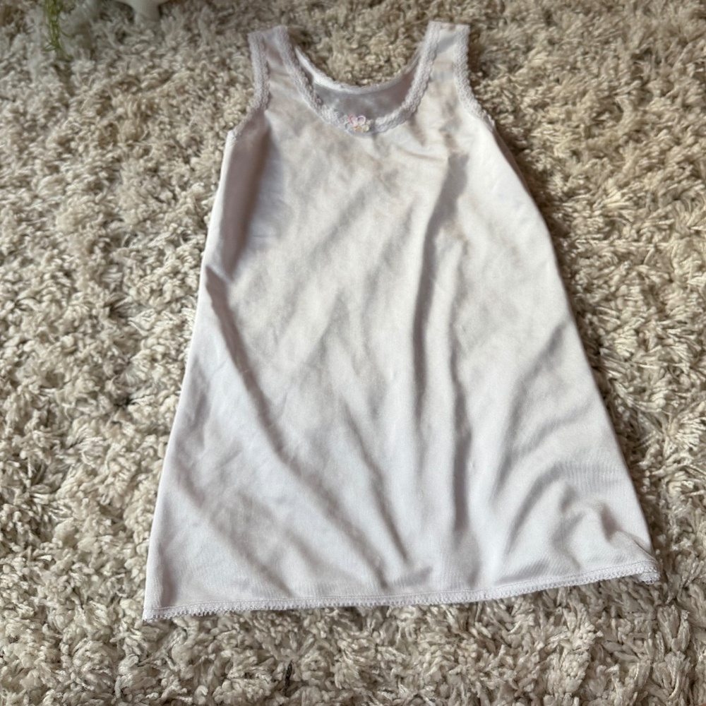 Simple and stylish Classic White simple one flower super soft cute women’s summe
